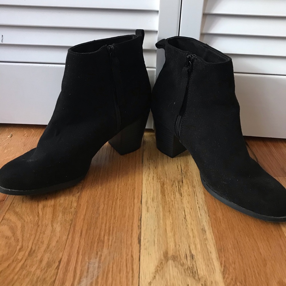 NWOT Old Navy size 8 Black faux suede boots